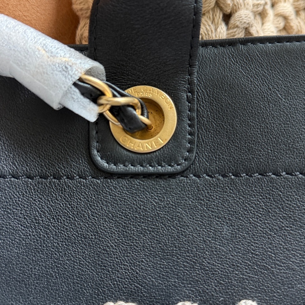 Rare Chanel Leather & Crochet Raffia Deauville Tote Bag NEW - Picture 4 of 12